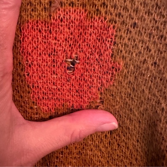 Boho Floral Cottagecore Sweater - Vintage-Look - Small Hole (Reflected in price) - Picture 4 of 5